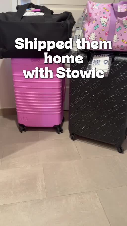 Shipping luggage home with Stowic: frame from Lea’s original video